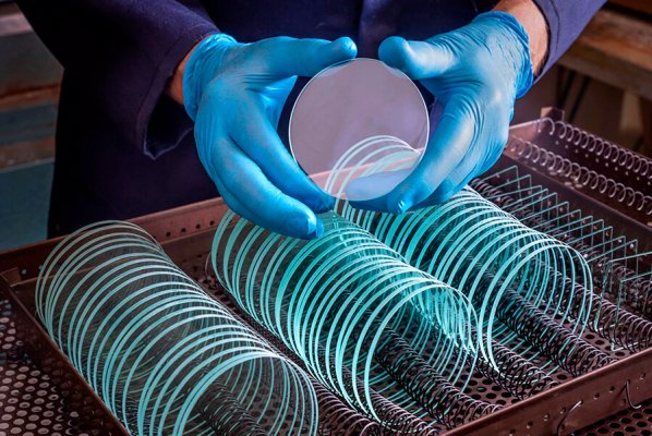 Химически закаленное стекло фото