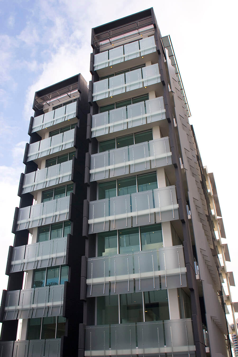 Frosted-Frameless-balustrade-and-awning-on-Aquila-Apartments-New-Farm Frosted-Frameless-balustrade-and-awning-on-Aquila-Apartments-New-Farm фото