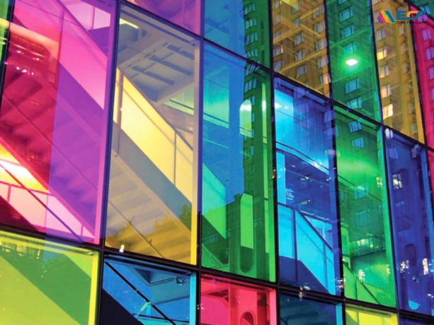 1668196676_60-daeger-club-p-tsvetnaya-plenka-na-okna-dizain-oboi-63 фото