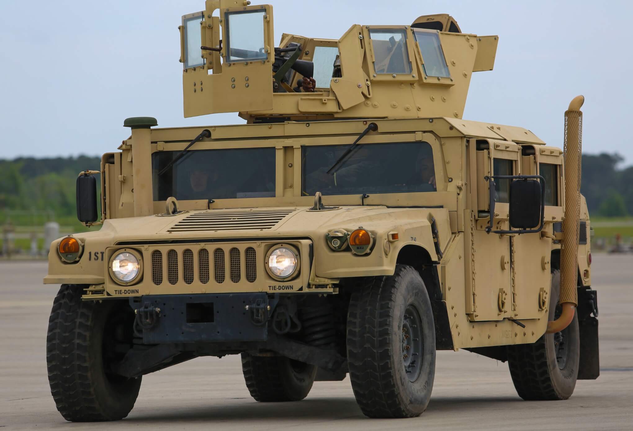 Военный автомобиль HMMWV / Humvee (Хамви)